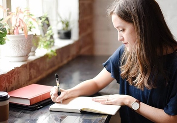 How to Start a Gratitude Journal for a Positive Outlook